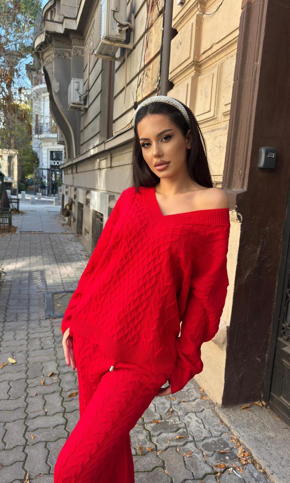 Compleu dama Kirra-Rosu